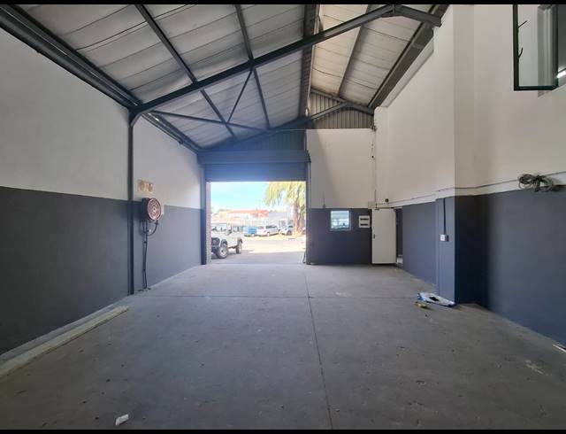 401M² WAREHOUSE TO LET IN STIKLAND INDUSTRIAL